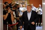 
Lars Løkke vil fremrykke Venstres landsmøde, så det hurtigt kan blive afklaret, om han fortsat kan få lov at være formand. Det sker angiveligt efter en række direkte opfordringer fra baglandet til det.
   Foto: Jens Dresling/POLFOTO