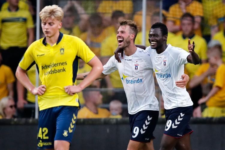 Patrick Mortensen og Mustapha Bundu kunne juble, mens Brøndby og Tobias Børkeeiet måtte bide i græsset mos aarhusianerne, der scorede tre gange efter pausen.  Foto: Jens Dresling