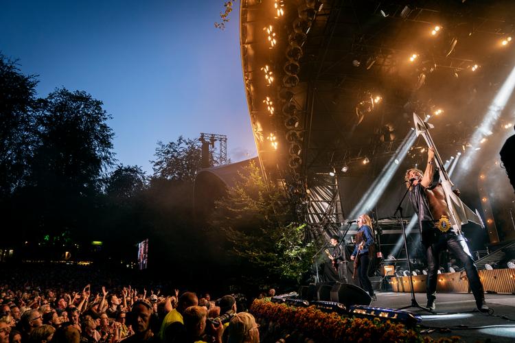Smukfest fejrede sit 40-års jubilæum med en lang hitparade kaldet 'Den smukkeste koncert' med bidrag fra 23 danske musikere på scenen. Her er det D-A-D.  Foto: Jens Hartmann Schmidt/POLFOTO