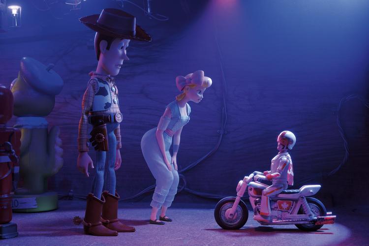 Fra Toy Story 4. Woody of Bodil besøger 70'er legetøjet kaldet 'Duke Caboom' 