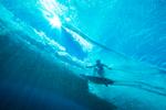 Tatiana Weston-Webb fra Brasilien ses her under den fri træning i Teahupoo, Tahiti.  Weston-Webb er nr. 8 i den samlede konkurrence om sæsonens mesterskab.
   Foto: Brian Bielmann/Ritzau Scanpix