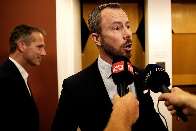 Interessen samler sig mere og mere om Jakob Ellemann-Jensen, men han sagde ikke selv meget i dag. Foto: Finn Frandsen/POLFOTO
