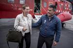 
    A rkiv: Statsminister Mette Frederiksen hilser på Kim Kielsen ved ankomst til Nuuk, hvor hun indleder sit to dages besøg i Grønland, søndag den 18. august 2019.  (Foto: Mads Claus Rasmussen/Ritzau Scanpix)
   Foto: Mads Claus Rasmussen/Ritzau Scanpix