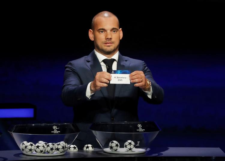 Den tidligers topspiller Wesley Sneijder trak holdene. Foto: Eric Gaillard/Ritzau Scanpix