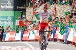 Begejstringen er ikke til at tage fejl af hos spanieren Jesus Herrada, da han krydser målstregen som vinder af 6. etape i Vuelta a España. Foto: Unipublic/Photogomez Sport. 