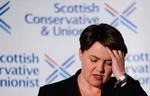 
    Lden 40-årige Ruth Davidson, som siden 2011 har stået i spidsen for det konservative parti i Skotland, valgte at træde tilbage fra sin post. Det sker blandt andet på grund af Brexit. REUTERS/Russell Cheyne
   Foto: Russell Cheyne/Ritzau Scanpix