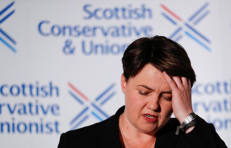 
    Lden 40-årige Ruth Davidson, som siden 2011 har stået i spidsen for det konservative parti i Skotland, valgte at træde tilbage fra sin post. Det sker blandt andet på grund af Brexit. REUTERS/Russell Cheyne
   Foto: Russell Cheyne/Ritzau Scanpix