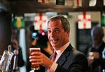 Den kontroversielle joke udsprang af en episode, hvor det britiske medlem af Europaparlamentet og Brexit-frontmand Nigel Farage fik kastet en milkshake på sig.  Foto: Lp Lt**lon**/AP