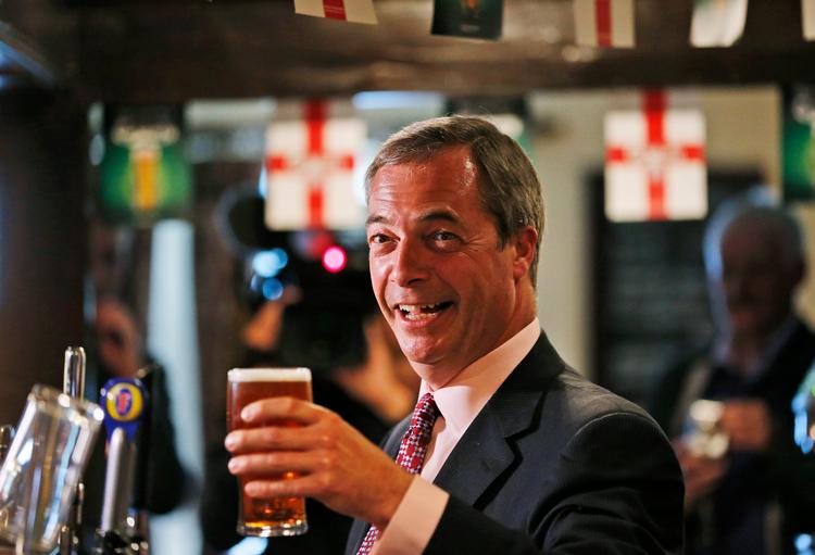 Den kontroversielle joke udsprang af en episode, hvor det britiske medlem af Europaparlamentet og Brexit-frontmand Nigel Farage fik kastet en milkshake på sig.  Foto: Lp Lt**lon**/AP