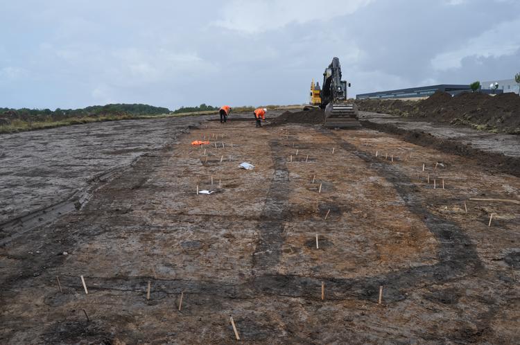 Arkæologer har fundet en 50 meter lang vikingetidshal nær Fredericia.  PR 