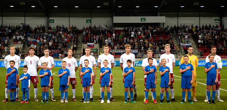 Under meget stor mediebevågenhed stillede 24 amatørspillere op for landsholdet i september 2018. Foto: Lars Poulsen/POLFOTO