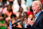 Joe Biden tjente som vicepræsident under Barack Obama, da han var amerikansk præsident. Nu vil Joe Biden - som han har forsøgt to gange før - selv prøve at blive demokraterns bedste bud på en kommende præsident ved næste valg.  Foto: Sean Rayford/Ritzau Scanpix