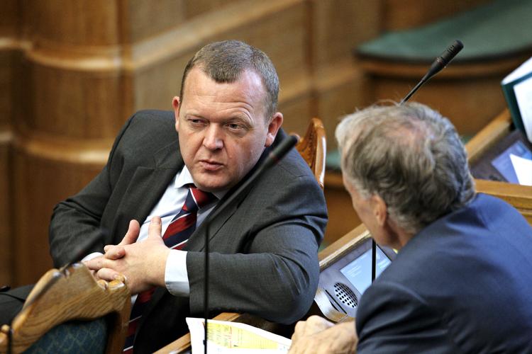 
    Arkiv: Det mangeårige medlem af Folketinget for Venstre, Bertel Haarder, er ikke i tvivl om, hvad han mener, der skal ske med Lars Løkke Rasmussens skæbne som formand for partiet.
Løkke skal skiftes ud, skriver Haarder fredag i et opslag på Facebook, efter magtkampen om toppen i partiet de seneste uger har spredt uro langt ind i baglandet og folketingsgruppen.
   Foto: Jens Dresling/POLFOTO