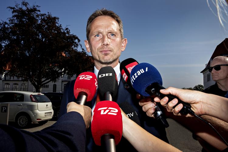 Kristian Jensen møder pressen og fortæller meget følelsesmæssigt, hvorfor han trækker sig som næstformand for Venstre, og hvordan han har det med aldrig at få opfyldt sin formandsdrøm.  Foto: Jacob Ehrbahn/POLFOTO