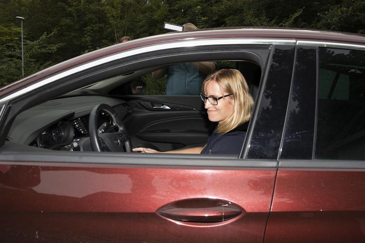 Stephanie Lose fotograferet lørdag, da hun ankom til Venstres forretningsudvalgsmøde i Brejning. Dagen efter, i går søndag, deltog hun i hovedbestyrelsesmødet, hvor Lars Løkke trak sig som formand og Kristian Jensen som næstformand for Venstre.  Foto: Finn Frandsen/POLFOTO