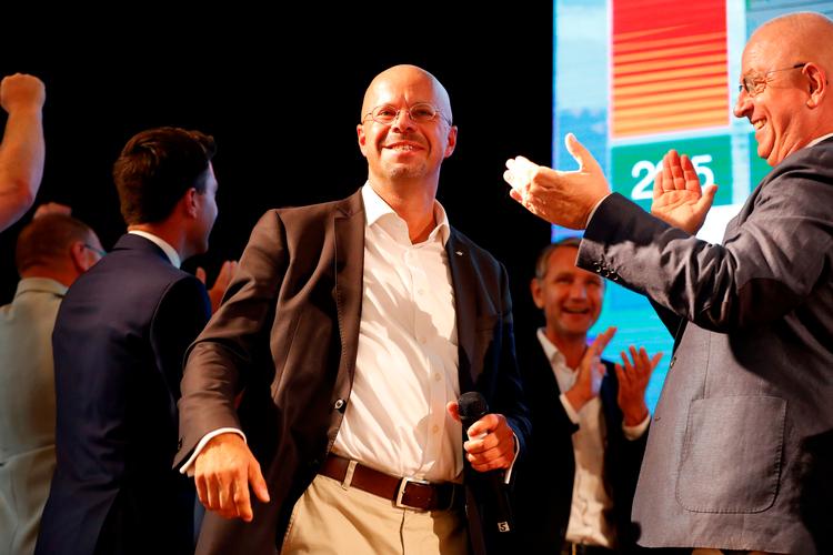 Andreas Kalbitz, Alternative Für Deutschlands spidskandidat i Brandenburg, glæder sig over de første exit polls.  Foto: Odd Andersen/Ritzau Scanpix