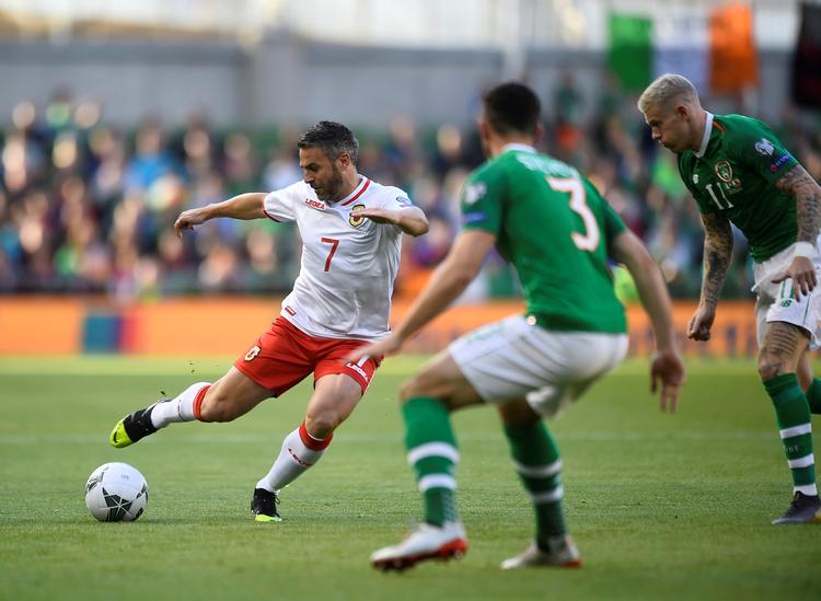 37-årige Lee Casciaro (tv.) var med i den tætte hjemmekamp mod Irland, men en skade forhindrer ham i at spille mod Danmark. Foto: Clodagh Kilcoyne/Ritzau Scanpix