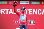Indehaveren af den røde førertrøje i Vuelta a España Nairo Quintana skal de kommende tre år køre for det franske 2. divisionshold Arkéa-Samsic. Foto: Unipublic/Photogomez Sport. 