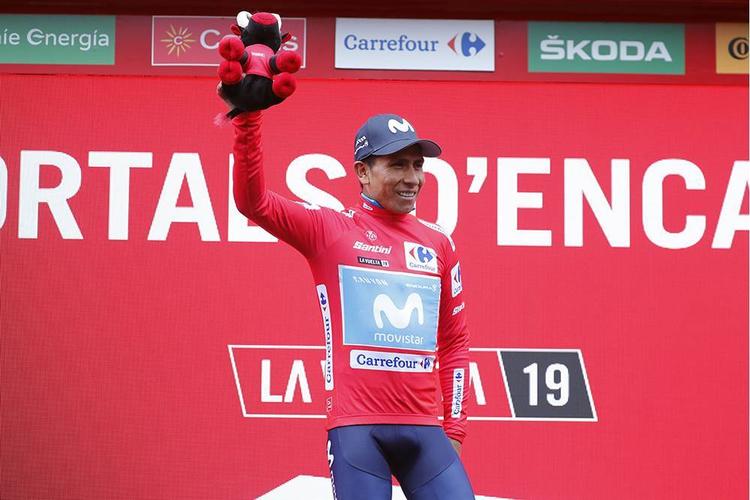 Indehaveren af den røde førertrøje i Vuelta a España Nairo Quintana skal de kommende tre år køre for det franske 2. divisionshold Arkéa-Samsic. Foto: Unipublic/Photogomez Sport. 