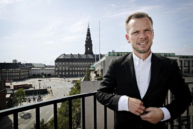 Beskæftigelsesminister Peter Hummelgaard (S) har forhandlet S-regeringens første delaftale fra forståelsespapiret med støttepartierne i hus - et midlertidigt børnetilskud til familier, der er ramt af integrationsydelsen eller kontanthjælpsloftet. Foto: Jens Dresling/POLFOTO
