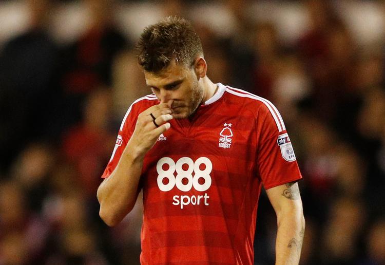 I april 2016 blev Nicklas Bendtners kontrakt med Wolfsburg revet i stykker. Der gik fem måneder, før han havde fundet en ny klub – Nottingham Forest i den næstbedste engelske række. Men heller ikke Nottingham blev lykken for Bendtner.  Foto: John Sibley/Ritzau Scanpix