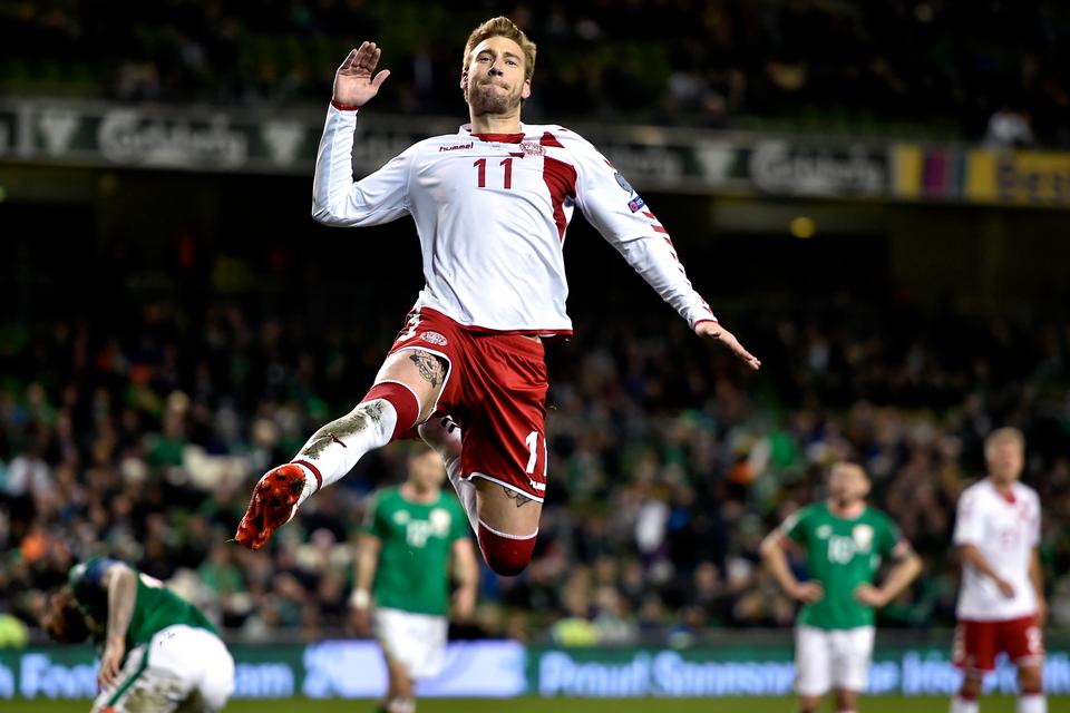 
I sine comebackkampe på landsholdet var Nicklas Bendtner med til at kvalificere Danmark til VM i 2018. Her jubler han over en scoring i 5-1-sejren i Dublin. Målet i Dublin er det seneste, Bendtner har scoret på landsholdet. Faktisk er målet det eneste, han har scoret for Danmark i 16 kampe siden foråret 2015. Måske var det derfor, han blev vraget til VM af landstræner Åge Hareide.  Foto: Lars Poulsen/POLFOTO