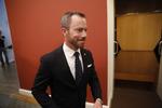 Jakob Ellemann-Jensen havde ikke meget at sige, da han gik ind til Venstres første gruppemøde efter en voldsom weekend, hvor både formand Lars Løkke Rasmussen og næstformand Kristian Jensen meldte deres afgang.   Foto: Jens Dresling/POLFOTO