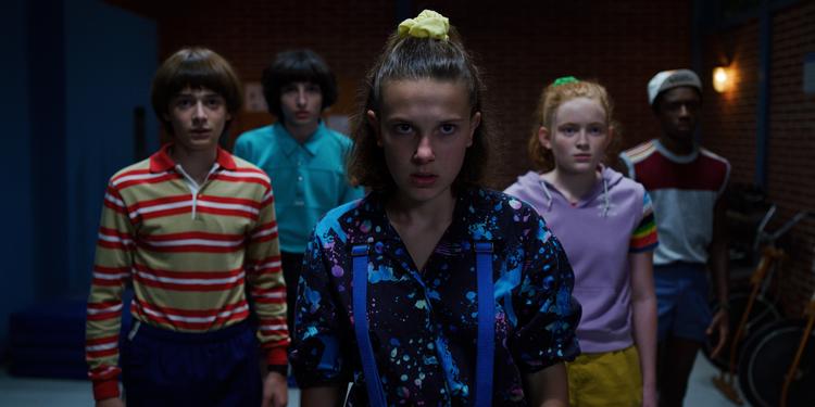 Mens Netflix egne produktioner som 'Stranger Things' kan ses over alt, er der flere tusind titler, der varierer fra land til land.  