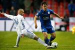 Shinji Okazaki - her i kamp for Leicester mod FCK i Champions League i efteråret 2016 - skal nu finde sig en ny klub.  Foto: Jens Dresling/POLFOTO