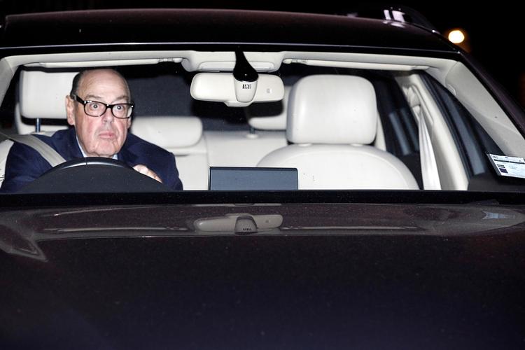 Nicholas Soames forlader parlamentet efter en hektisk arbejdsdag.  Foto: Henry Nicholls/Ritzau Scanpix