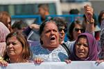 Palæstinensiske kvinder demonstrerer for kvinders rettigheder foran premierminister Mohammad Shtayyehs kontor i Ramallah på Vestbredden efter det formodede æresdrab på den 21-årige kvinde Israa Ghrayeb 2. september 2019.   Foto: Abbas Momani/Ritzau Scanpix