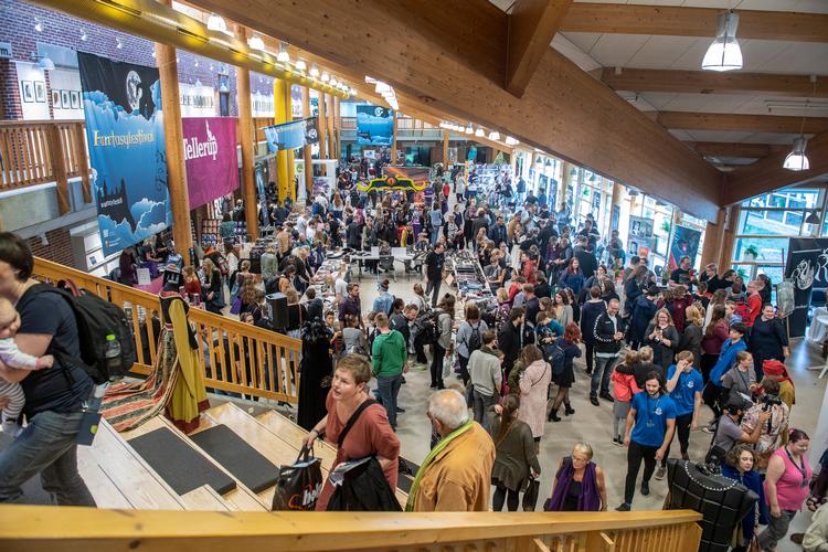 Fantasyfestivalen finder sted på Hovedbiblioteket i Esbjerg, hvor der også er markedsplads med troldmænd og vikingegryde. 