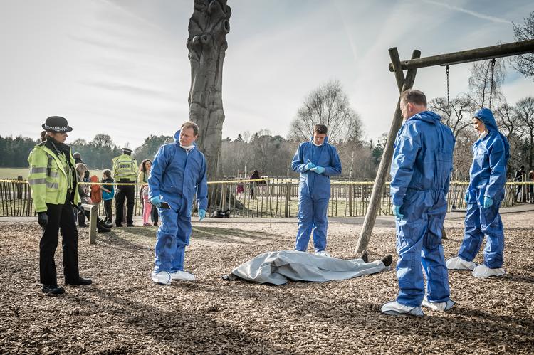 'Paranoid' begynder med en ung mor og læge, der bliver skudt ned på en legeplads og udvikler sig til et politisk plot.  Foto: Foto: Ben Blackall