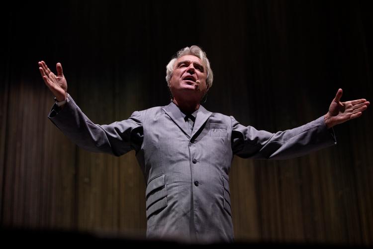 David Byrne, der optrådte på årets Roskilde Festival, har stiftet et nyhedsmedie for positive nyheder og løsninger.  Foto: Thomas Borberg/POLFOTO