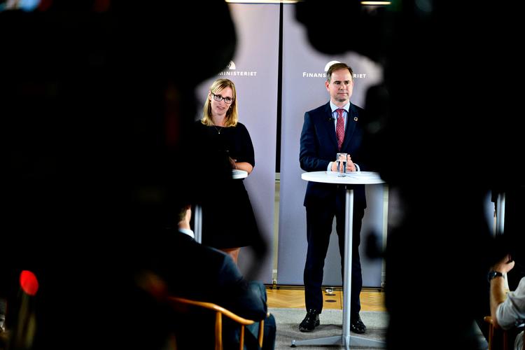 Formand i Danske Regioner Stephanie Lose (V) og finansminister Nicolai Wammen (S), da regeringen og Danske Regioner præsenterer økonomiaftale for 2020 på pressemøde i Finansministeriet i København, onsdag den 4. september 2019. Foto: Philip Davali/Ritzau Scanpix
   Foto: Philip Davali/Ritzau Scanpix