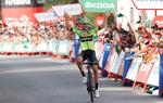 Baskeren Mikel Iturria tiljubles for sejren på 11. etape i Vuelta a España. Foto: Unipublic/Photogomez Sport. 