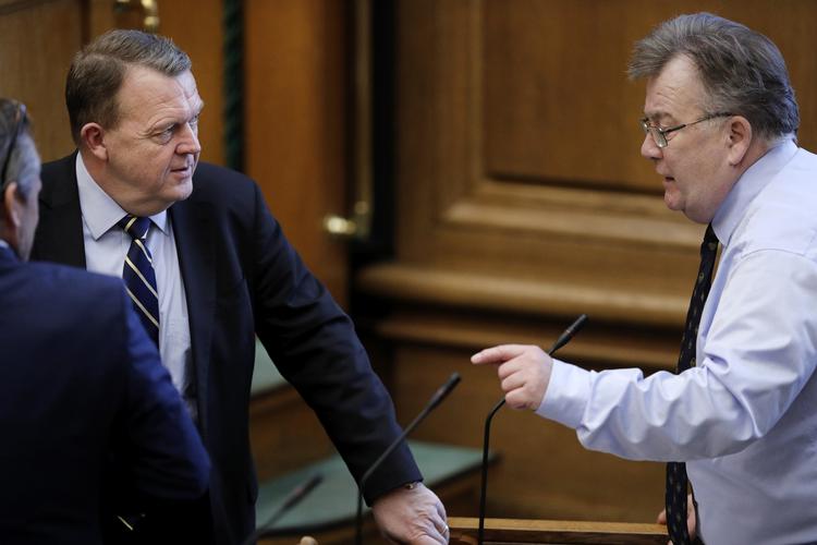 
    Arkiv: Claus Hjort Frederiksen og Lars Løkke under et møde i Folketinget.
   Foto: Jens Dresling/POLFOTO