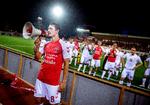 På vegne af hele landsholdet takkede Thomas Delaney de flere end 700 danske fans, der støttede de rød-hvide i 6-0-sejren i Gibraltar. Foto: Liselotte Sabroe/Ritzau Scanpix