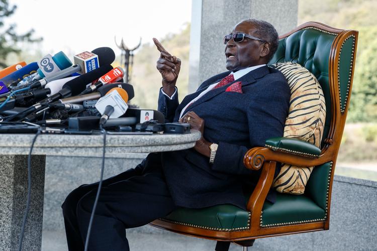 Robert Mugabe var også aktiv under sidste års valgkamp, selv om han ikke selv stillede op. Foto: Jekesai Njikizana/Ritzau Scanpix