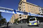 Politiet afspærrede et større område efter skudepisoden på  Kungsholmen i Stockholm. Foto: 10050 Pontus Lundahl/tt/Ritzau Scanpix