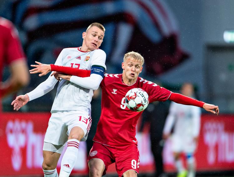 En af Danmarks debutanter i Aalborg var Jens Odgaard (th.), der her duellerer med Attila Szalai.
   Foto: Henning Bagger/Ritzau Scanpix