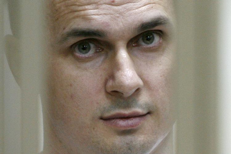 Fængslingen af den ukrainske filminstruktør, Oleg Sentsov, gav store internationale protester. Nu er en fangeudveksling, som Sentsov er en del af, på trapperne, lyder det ukrainske præsidentkontor.  Foto: Sergei Venyavsky/Ritzau Scanpix