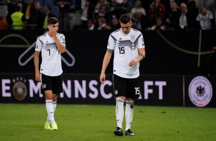 Kai Havertz (tv.) og Niklas Süle er to af de unge spillere, landstræner Joachim Löw satser på. De gik dog ned sammen med holdkammeraterne mod Holland. Foto: Morris Mac Matzen/Ritzau Scanpix