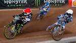 
Leon Madsen med hvid hjelm fik slet ikke det optimale ud af 2019 DANISH FIM SPEEDWAY GRAND PRIX SPONSORED BY ECCO. Han måtte se til, mens de nærmeste konkurrenter kørte fra ham.
   Foto: sportxpress/Ritzau Scanpix