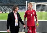 Det lykkedes hverken landsholdet at skabe mange chancer eller score mål mod Georgien. Jon Dahl Tomasson og Simon Kjær analyserer sagerne kort efter slutfløjt.
   Foto: Lars Poulsen/POLFOTO