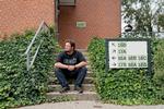 Daniel Thomsen er mandlig sygeplejestuderende. Han er i praktik på psykiatrisk afdeling for børn og unge på Bispebjerg Hospital. Foto: Andreas Merrald/POLFOTO