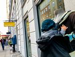 Ethvert behov, også dem man ikke rigtig vidste at man havde, kan blive tilfredsstillet i Jægersborggade. Her er blandt andet en butik kun med seler til at bære babyer i.  Foto: Per Munch