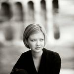 Med sin violin søger Alina Ibragimova ind mod det triste og skrøbelige i Brahms' sonater. Foto:  Sussie Ahlburg