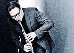 Den schweiziske klarinettist Reto Bieri er  ikke en helt almindelig klassisk musiker.  Foto: Marco Borggreve