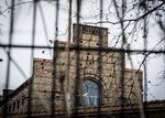 Fem tiltalte har fået forlænget deres varetægtsfængsling, som nu løber på 23 måned i danmarkshistoriens længste sag om økonomisk kriminalitet. 
   Foto: Jonas Olufson/POLFOTO